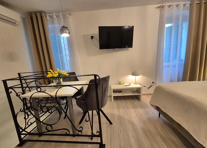 Studio Apartment Lily